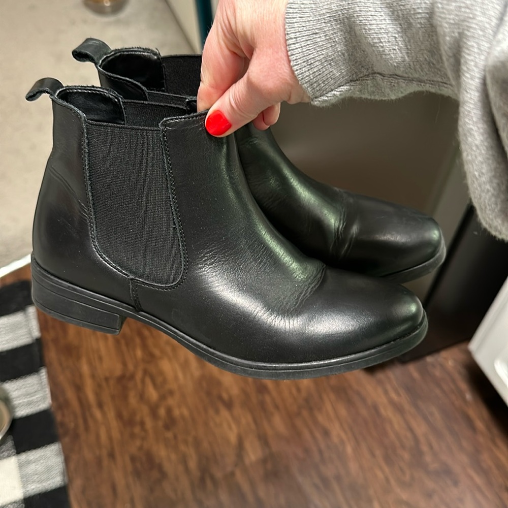 ALDO size 6.5 black leather boot